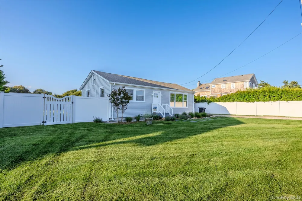 7 Laura Lee Drive Center Moriches, NY 11934