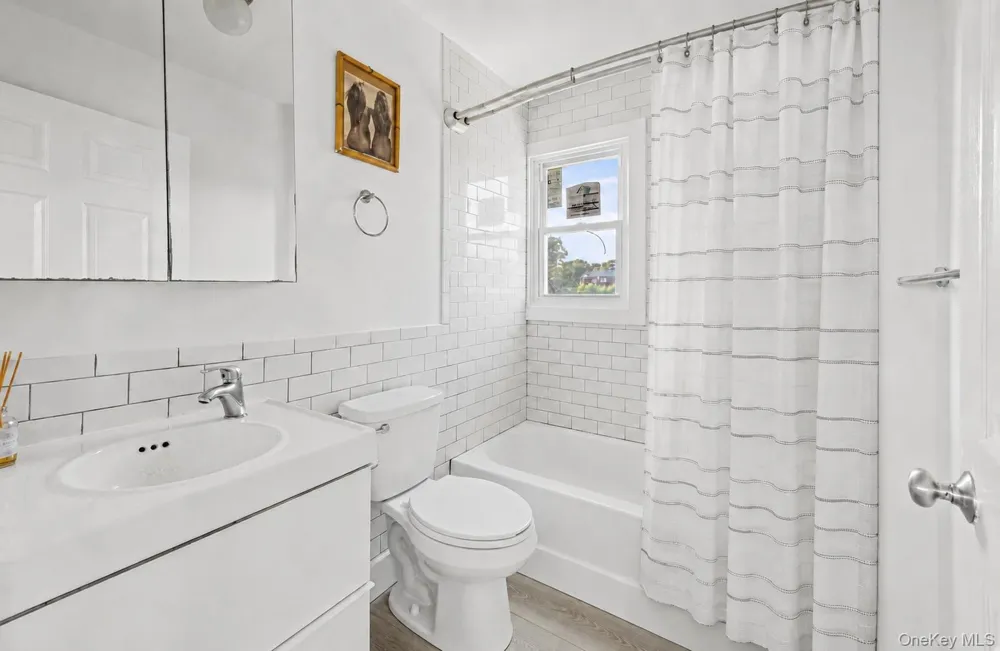 7 Laura Lee Drive Center Moriches, NY 11934