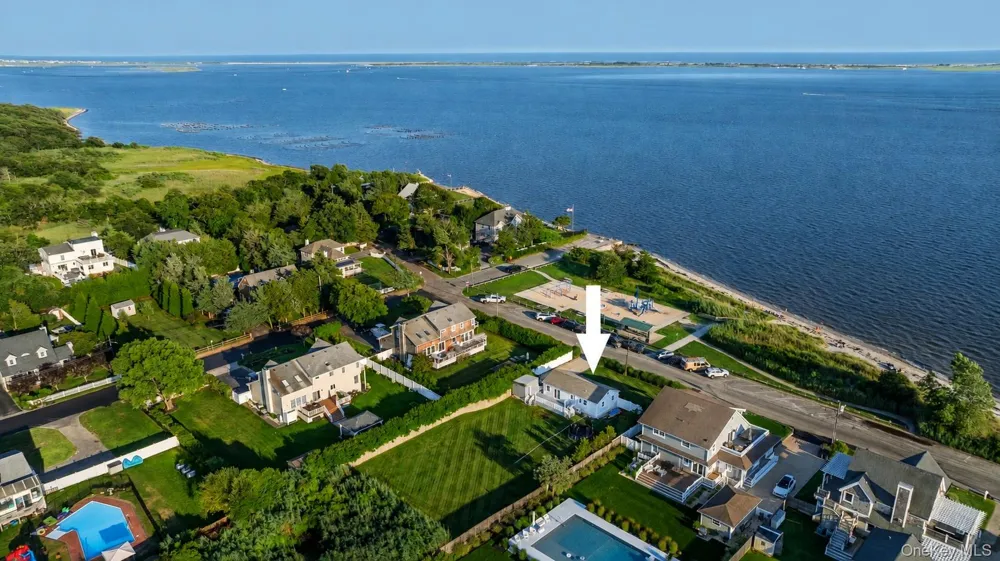 7 Laura Lee Drive Center Moriches, NY 11934