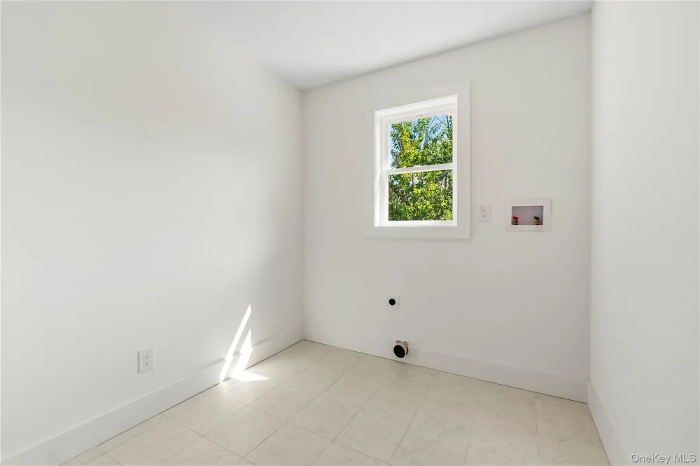 9 Bills Lane Milton, NY 12547