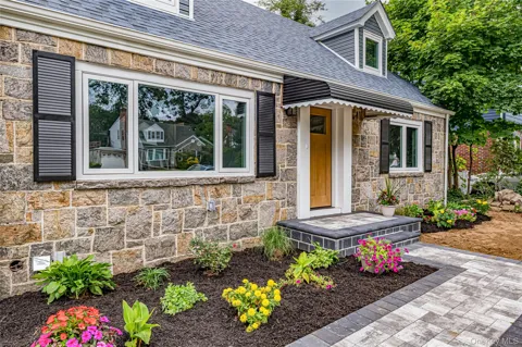 11 Redwood Road
