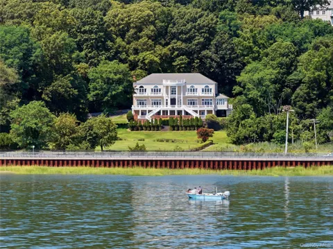 1007 W Shore Road
