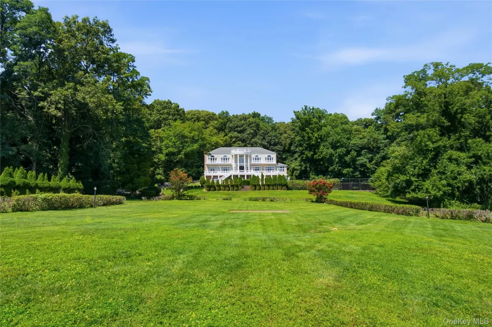 1007 W Shore Road Mill Neck, NY 11765