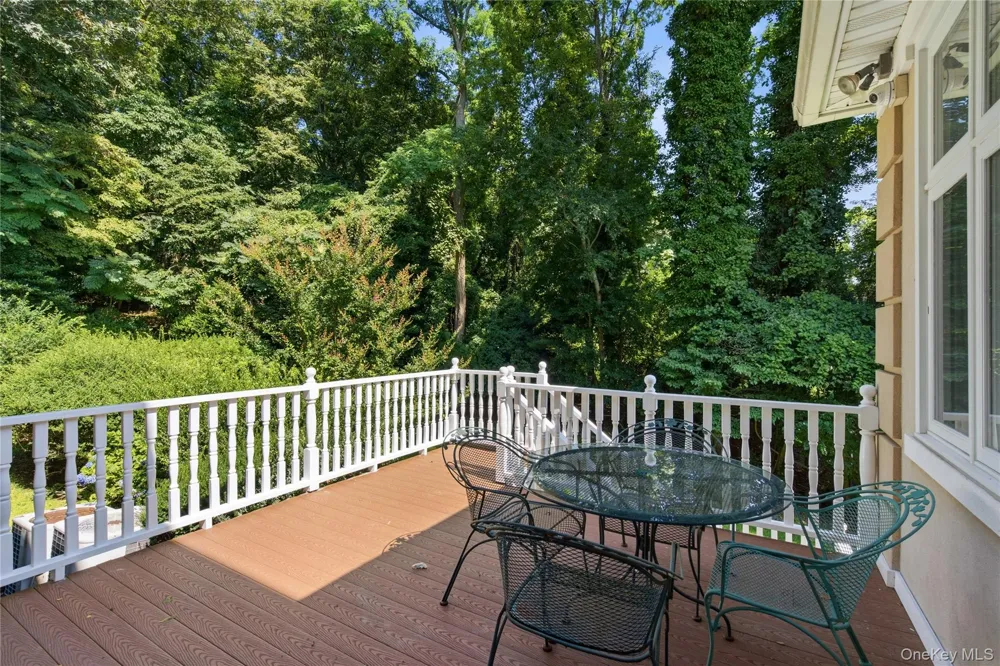 1007 W Shore Road Mill Neck, NY 11765