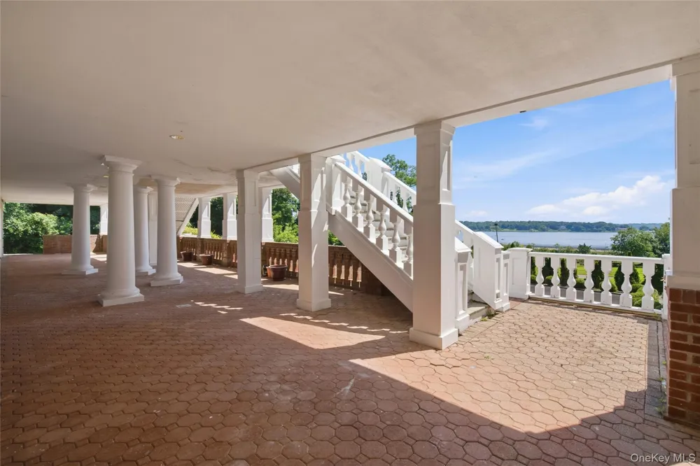 1007 W Shore Road Mill Neck, NY 11765