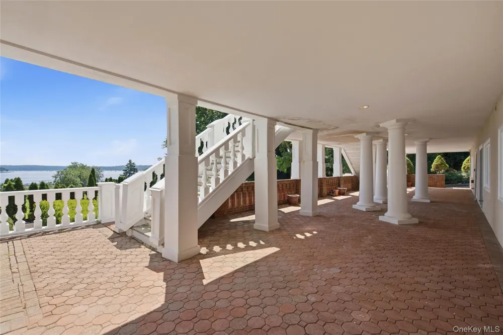 1007 W Shore Road Mill Neck, NY 11765