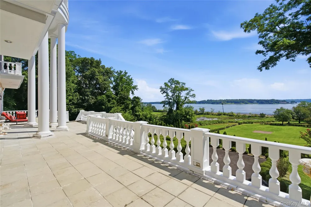 1007 W Shore Road Mill Neck, NY 11765