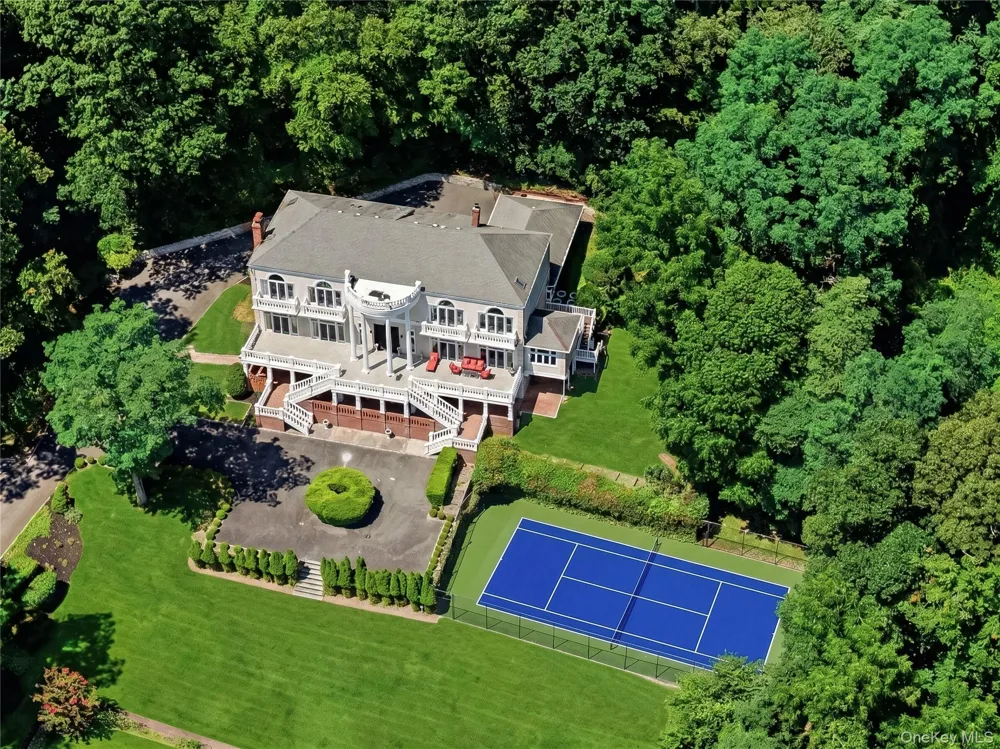 1007 W Shore Road Mill Neck, NY 11765
