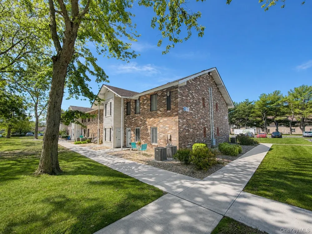 15 Sierra Court #15 Coram, NY 11727