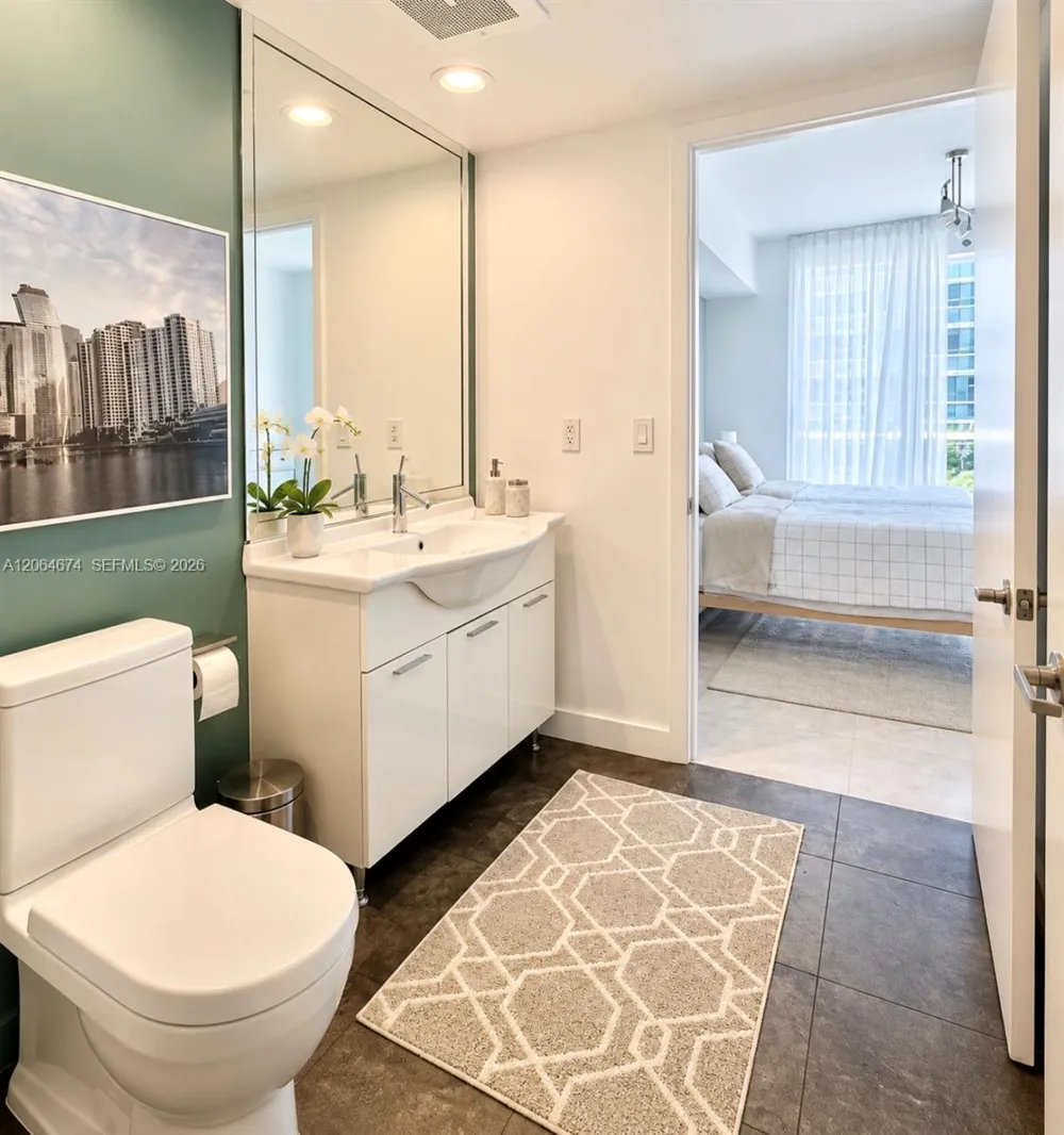 475 Brickell Ave #1609 Miami, FL 33131