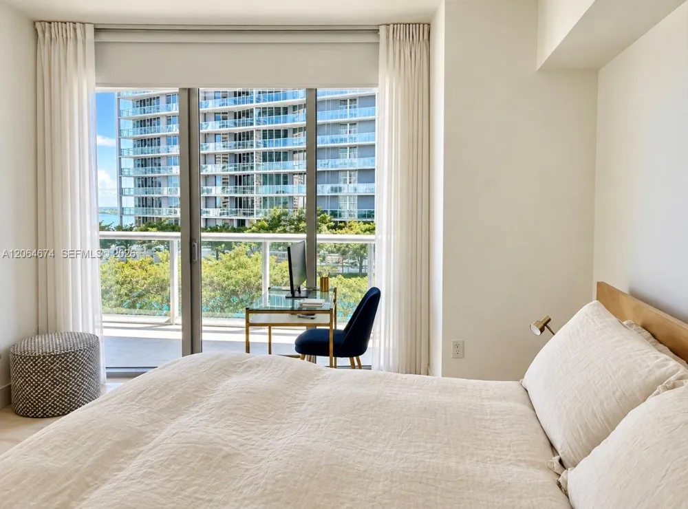 475 Brickell Ave #1609 Miami, FL 33131