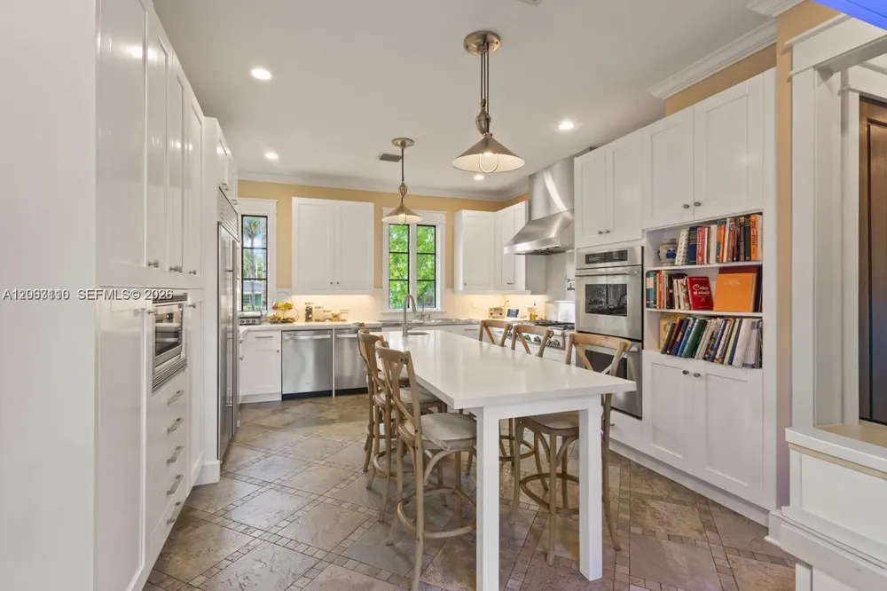 685 Harbor Ln Key Biscayne, FL 33149