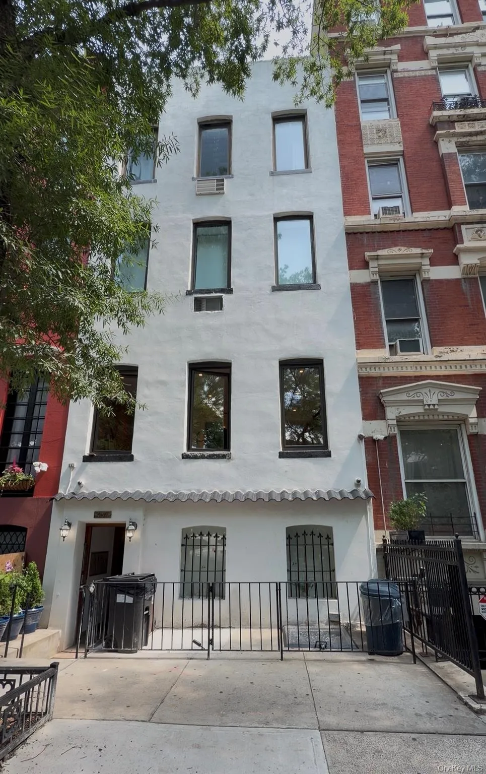 437 W 43rd Street #1 New York (Manhattan), NY 10036