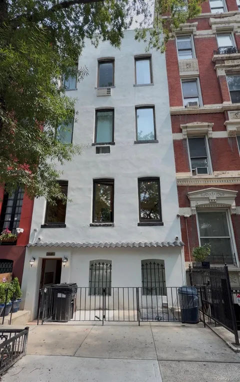 437 W 43rd Street #1