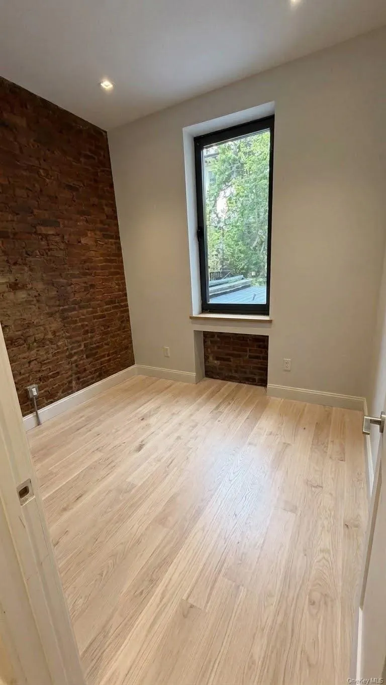 437 W 43rd Street #1 New York (Manhattan), NY 10036