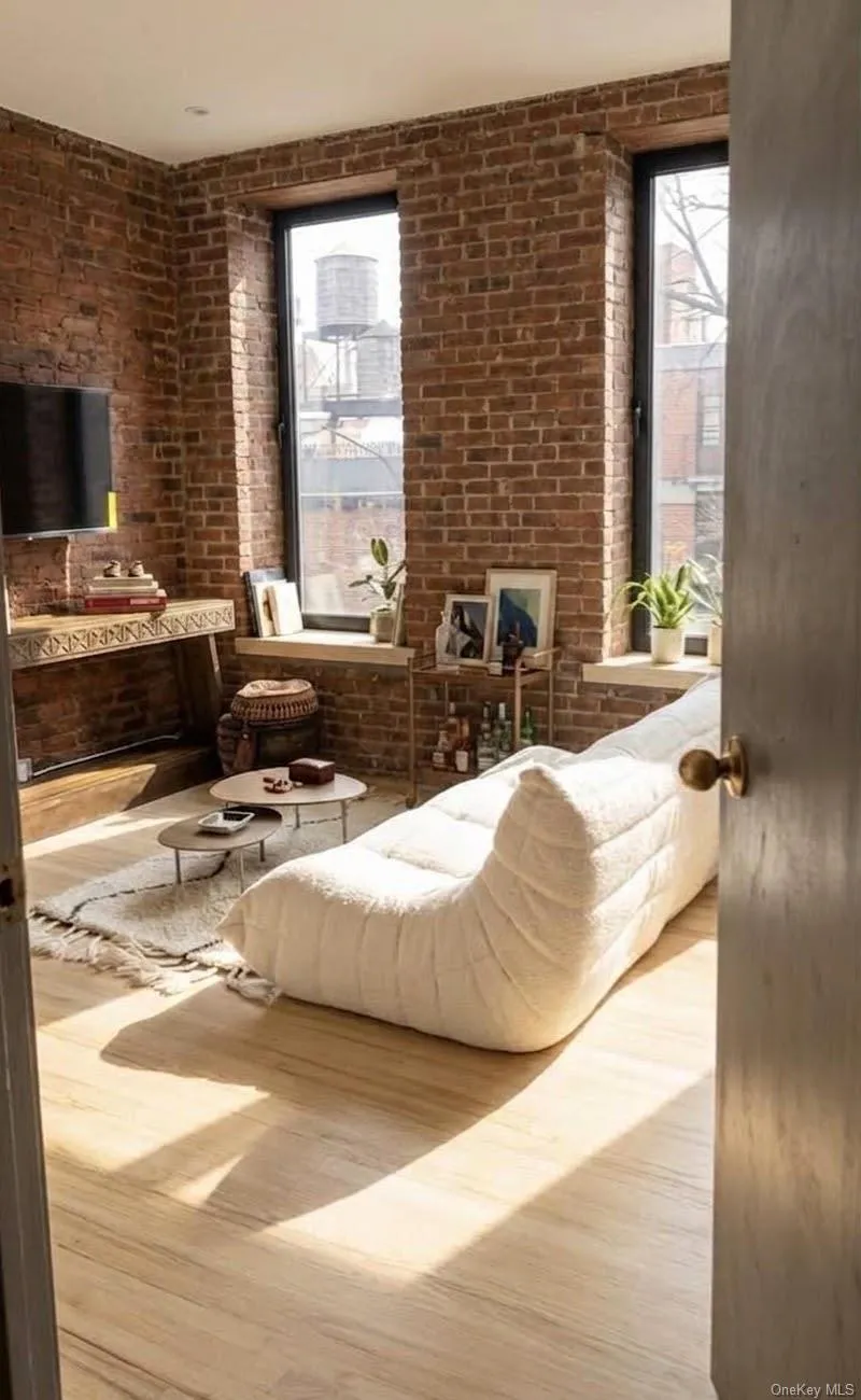437 W 43rd Street #1 New York (Manhattan), NY 10036