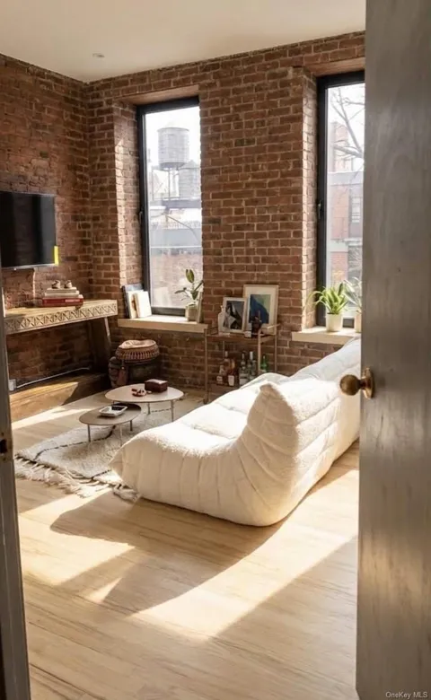 437 W 43rd Street #1