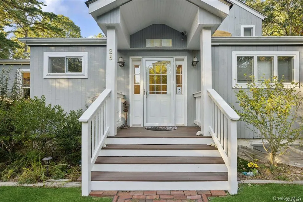 25 Blue Jay Way East Hampton, NY 11937