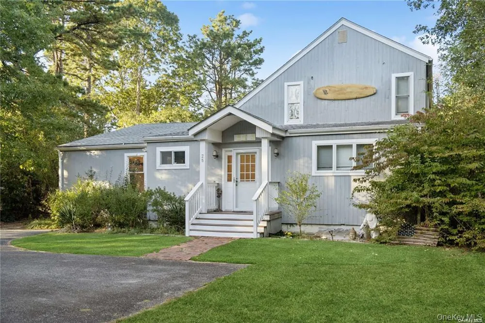 25 Blue Jay Way East Hampton, NY 11937