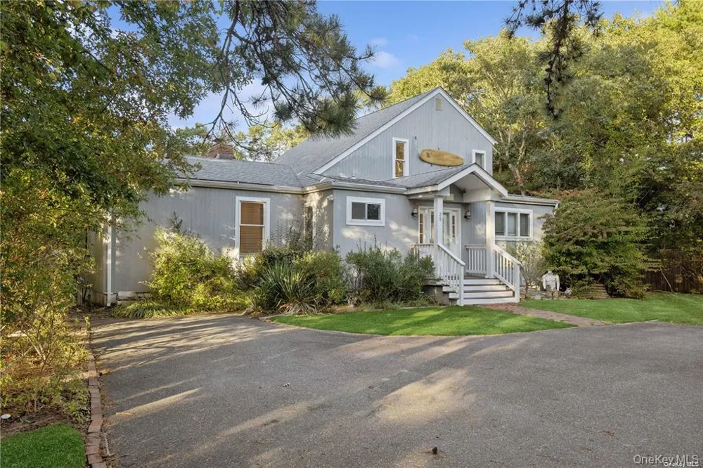 25 Blue Jay Way East Hampton, NY 11937