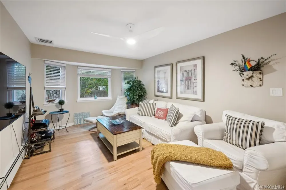 25 Blue Jay Way East Hampton, NY 11937