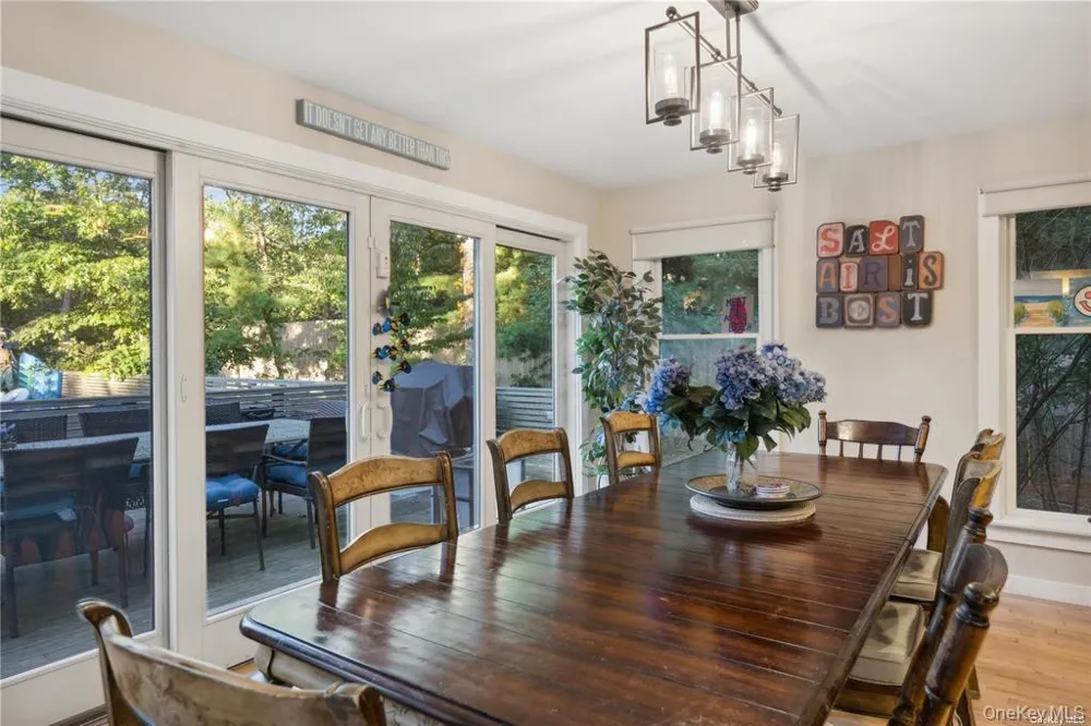 25 Blue Jay Way East Hampton, NY 11937