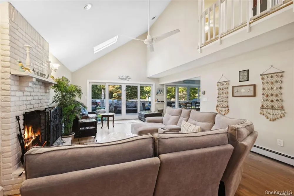 25 Blue Jay Way East Hampton, NY 11937