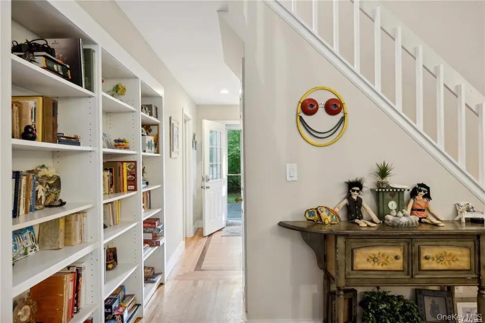 25 Blue Jay Way East Hampton, NY 11937