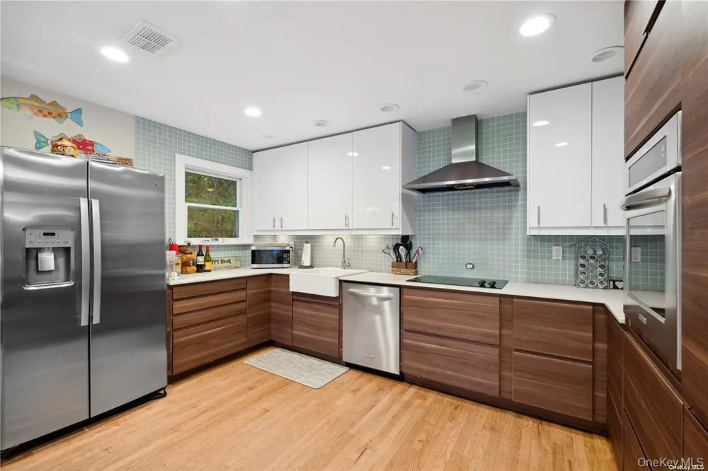 25 Blue Jay Way East Hampton, NY 11937
