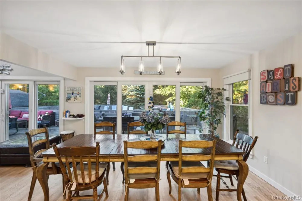 25 Blue Jay Way East Hampton, NY 11937