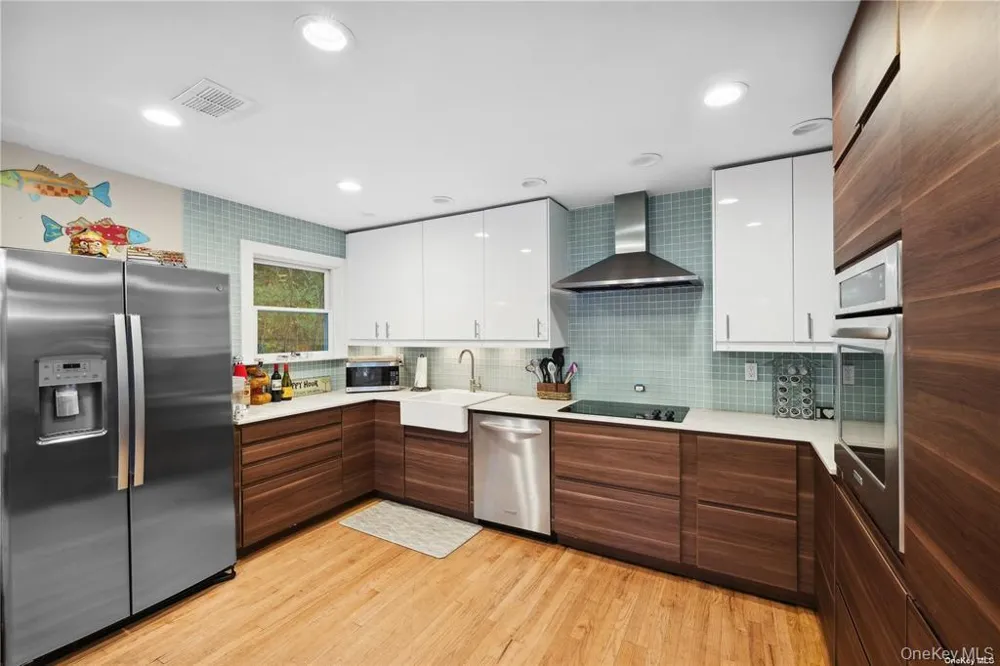 25 Blue Jay Way East Hampton, NY 11937