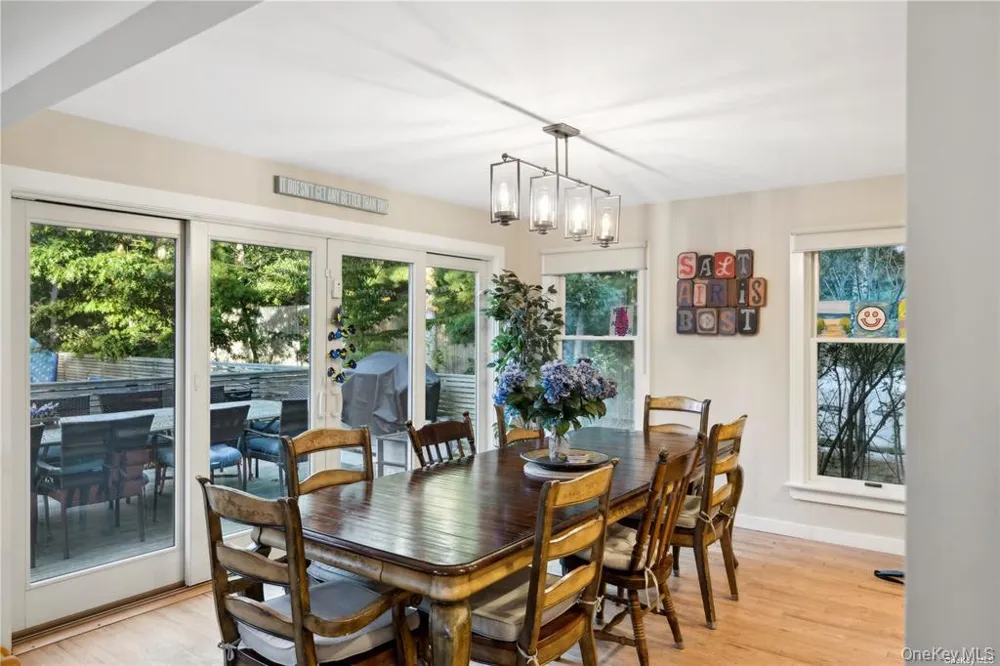 25 Blue Jay Way East Hampton, NY 11937