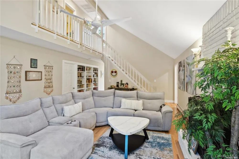 25 Blue Jay Way East Hampton, NY 11937