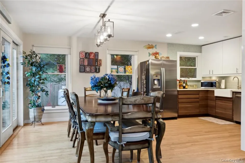 25 Blue Jay Way East Hampton, NY 11937