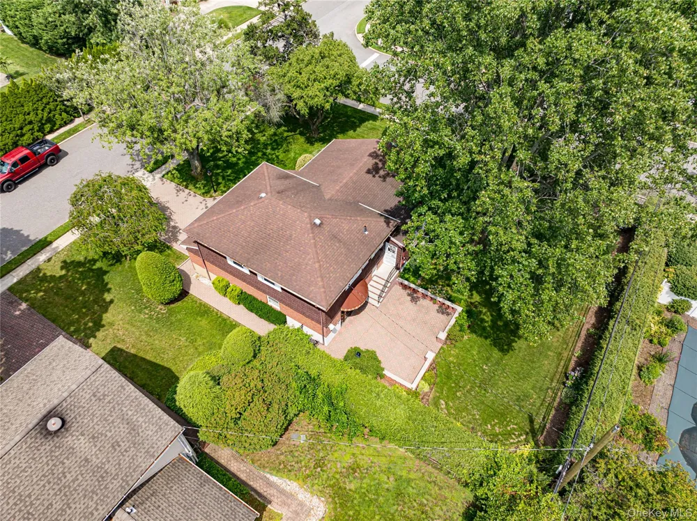27 Ann Drive Syosset, NY 11791