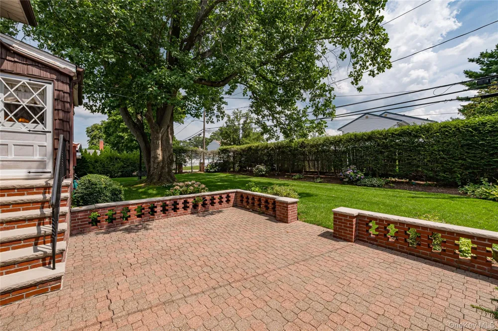 27 Ann Drive Syosset, NY 11791