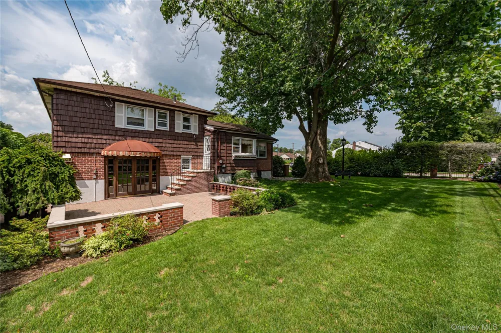 27 Ann Drive Syosset, NY 11791