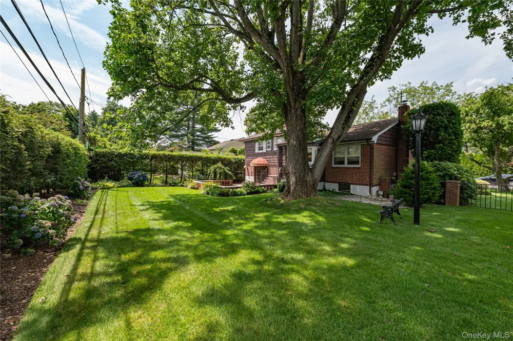 27 Ann Drive Syosset, NY 11791