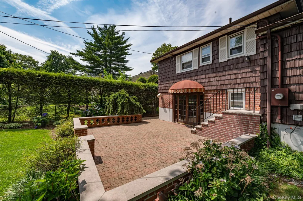 27 Ann Drive Syosset, NY 11791