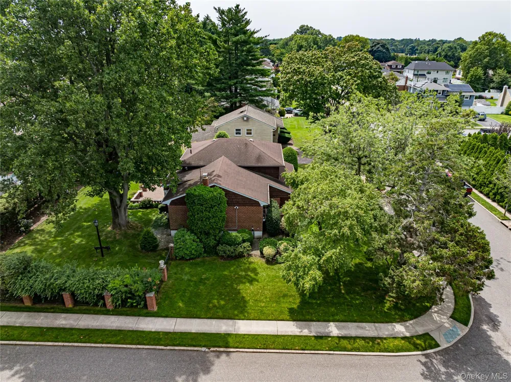 27 Ann Drive Syosset, NY 11791