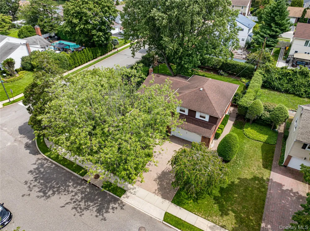 27 Ann Drive Syosset, NY 11791