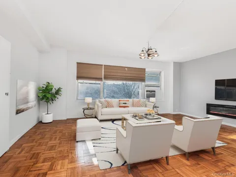 8 Fordham Hill Oval #3D