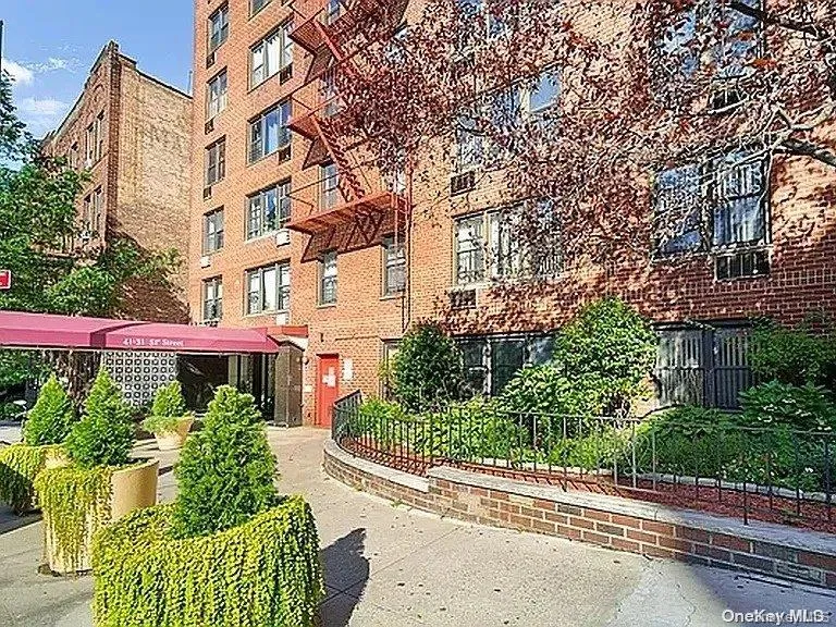 41-31 51st Street #6M Woodside, NY 11377