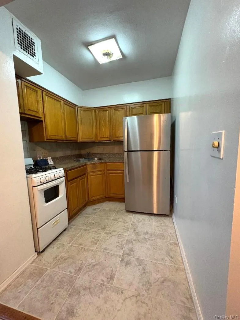 41-31 51st Street #6M Woodside, NY 11377