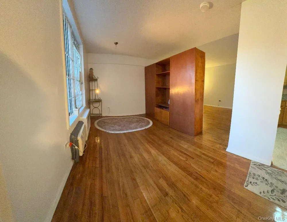 41-31 51st Street #6M Woodside, NY 11377