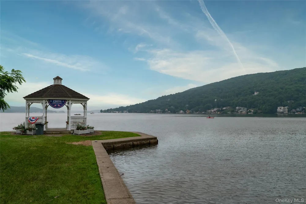 42 Deer Trail S Greenwood Lake, NY 10925