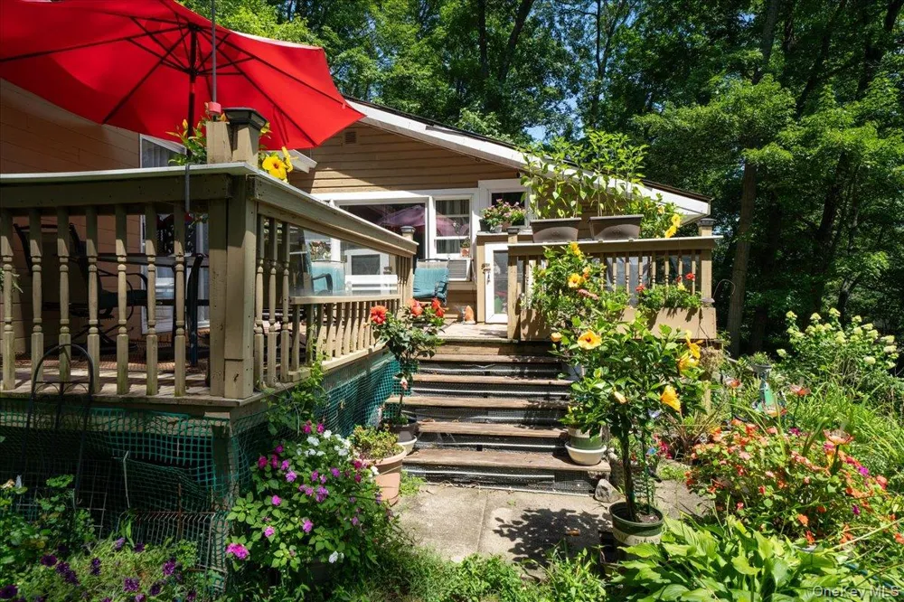 42 Deer Trail S Greenwood Lake, NY 10925