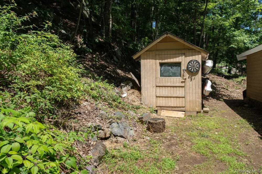 42 Deer Trail S Greenwood Lake, NY 10925