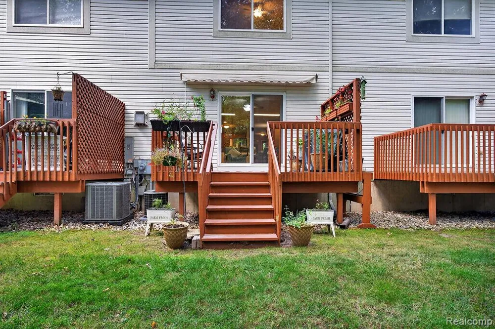3383 Baldwin Woods Drive Orion Charter Township, MI 48359