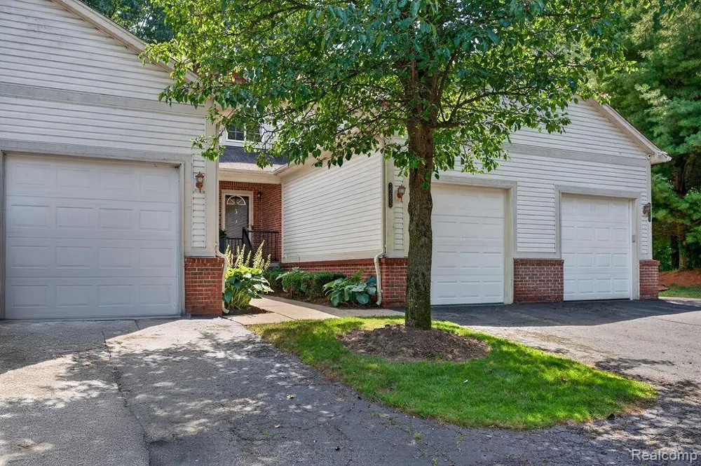 3383 Baldwin Woods Drive Orion Charter Township, MI 48359